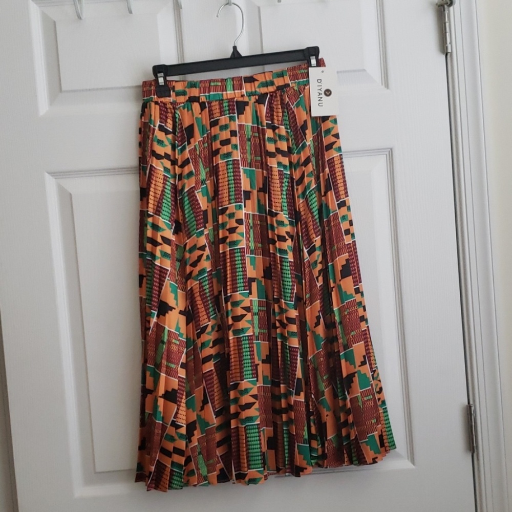 Silky kente printed below knee length skir
